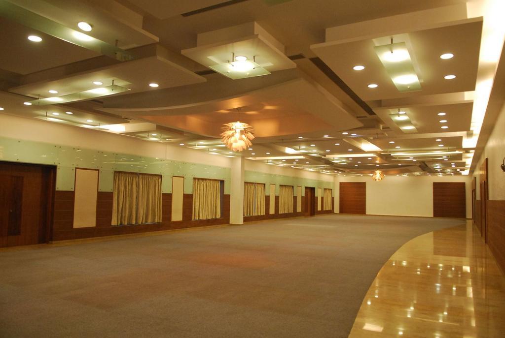 โรงแรมซีซั่น ราชโกฏ ราชโกฎิ ภายนอก รูปภาพ